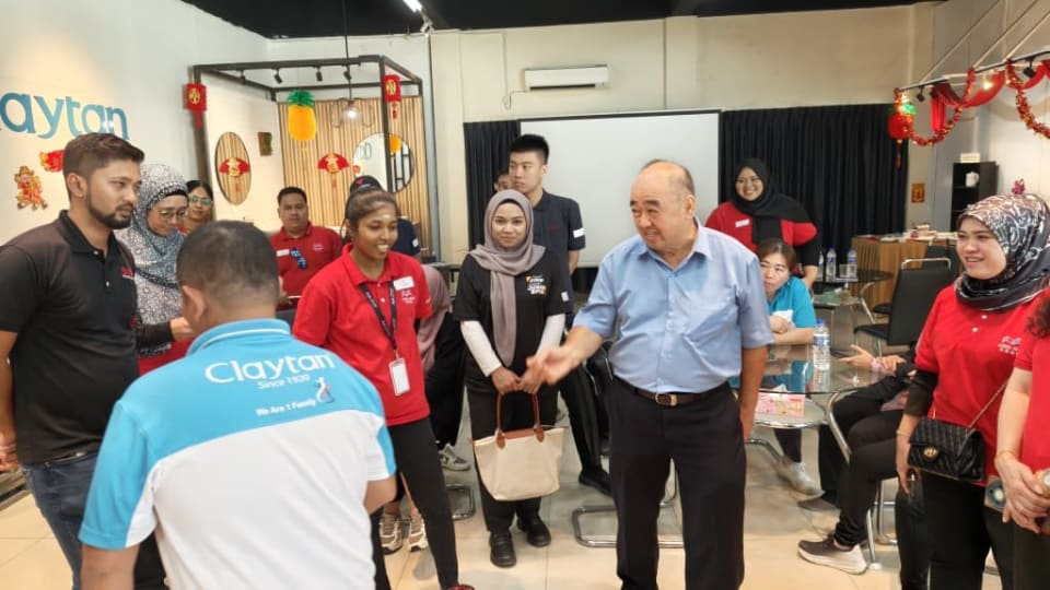 Clayton factory representative sharing technical knowledge